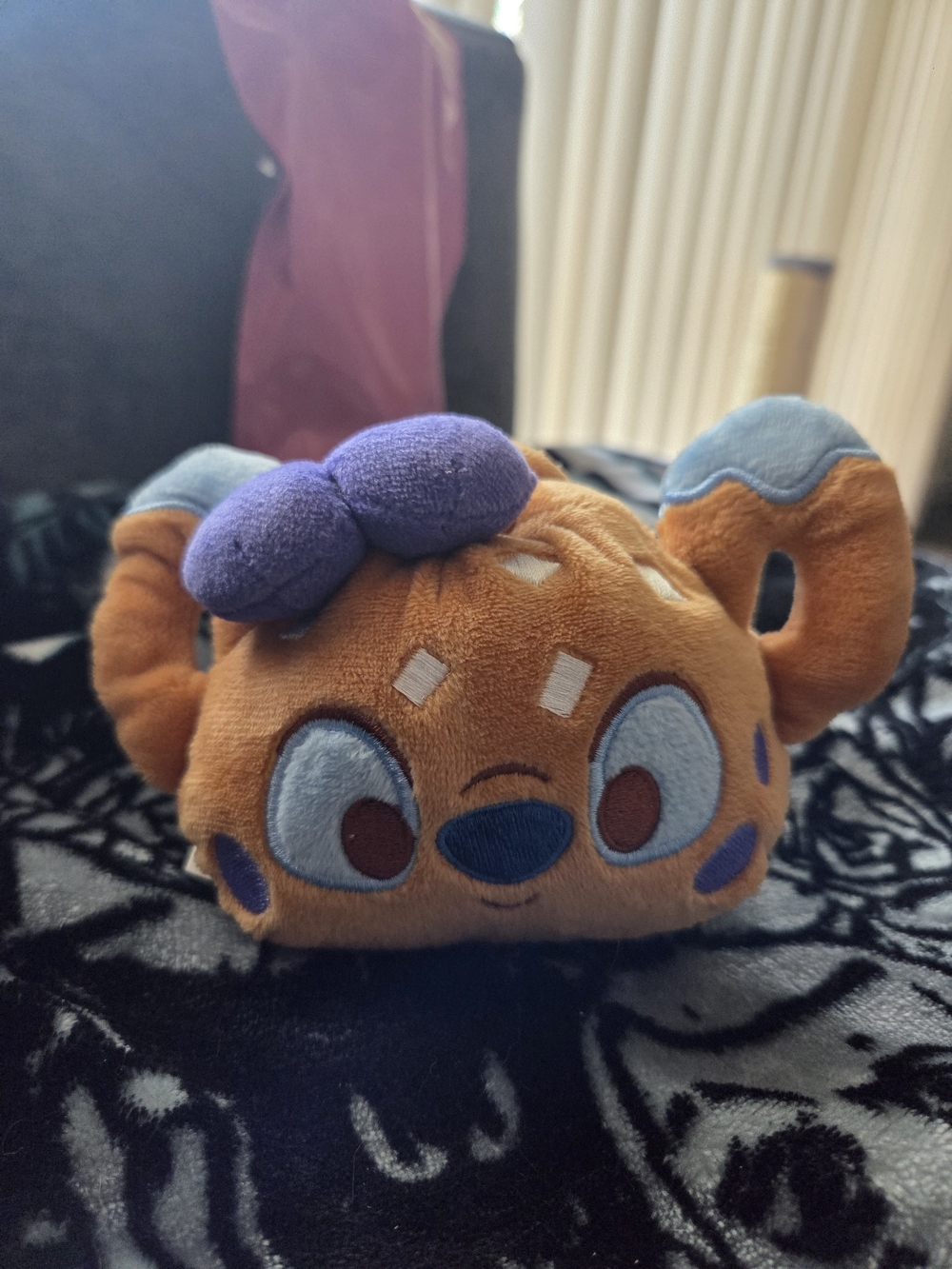 Disney Munchlings Series 2 HONEYBERRY CREAM CHEESE PRETZEL STITCH Scented Plush